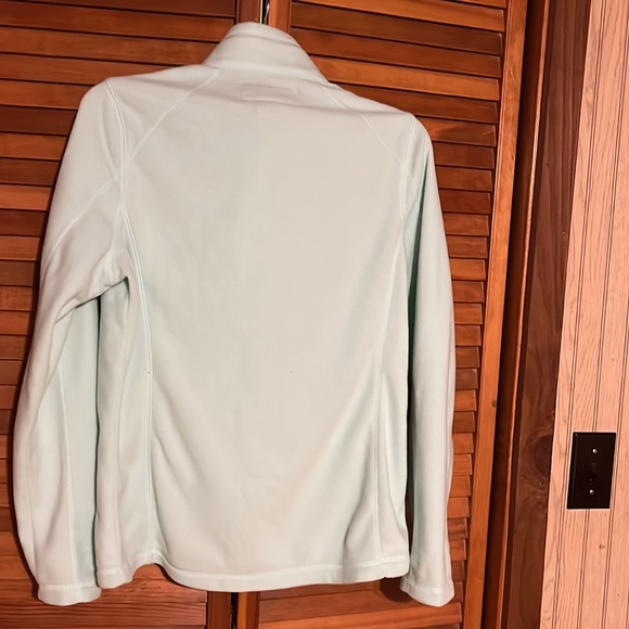 Lady Drake light green pullover. Size: medium - Picture 2 of 3